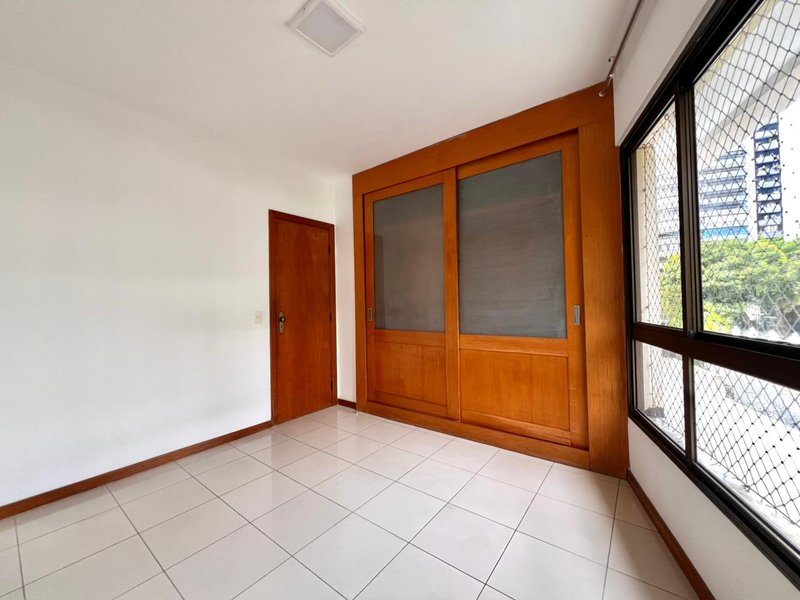 APARTAMENTO 3 QUARTOS 2 SU&Iacute;TES VARANDA LAVABO PISCINA SAUNA 2 GARAGENS &Agrave; VENDA NA GRA&Ccedil;A! Rua da Graça Salvador - 