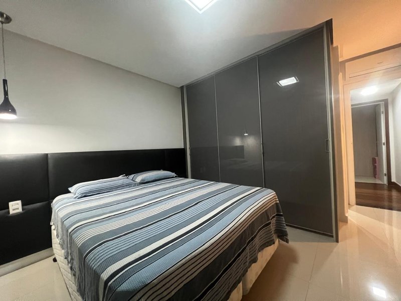 APARTAMENTO VISTA MAR PARCIAL 2 QUARTOS SU&Iacute;TE GABINETE GARAGEM &Agrave; VENDA NA GRA&Ccedil;A! Rua Humberto de Campos Salvador - 