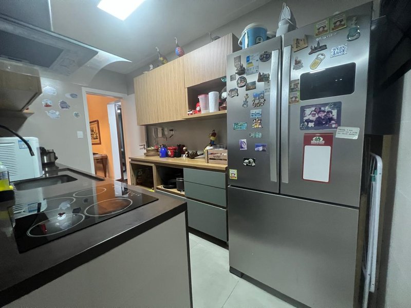 APARTAMENTO VISTA MAR PARCIAL 2 QUARTOS SU&Iacute;TE GABINETE GARAGEM &Agrave; VENDA NA GRA&Ccedil;A! Rua Humberto de Campos Salvador - 