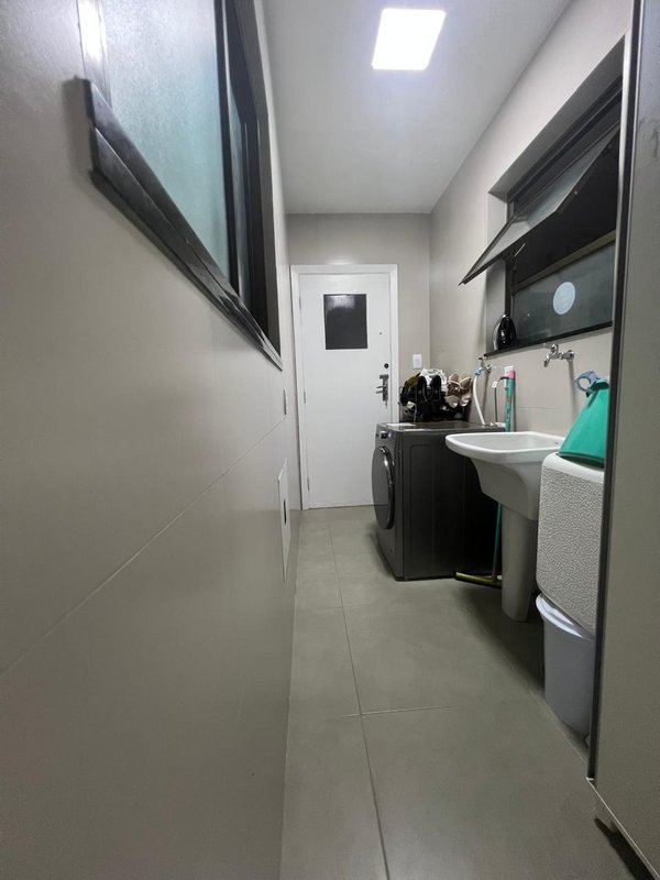 APARTAMENTO VISTA MAR PARCIAL 2 QUARTOS SU&Iacute;TE GABINETE GARAGEM &Agrave; VENDA NA GRA&Ccedil;A! Rua Humberto de Campos Salvador - 