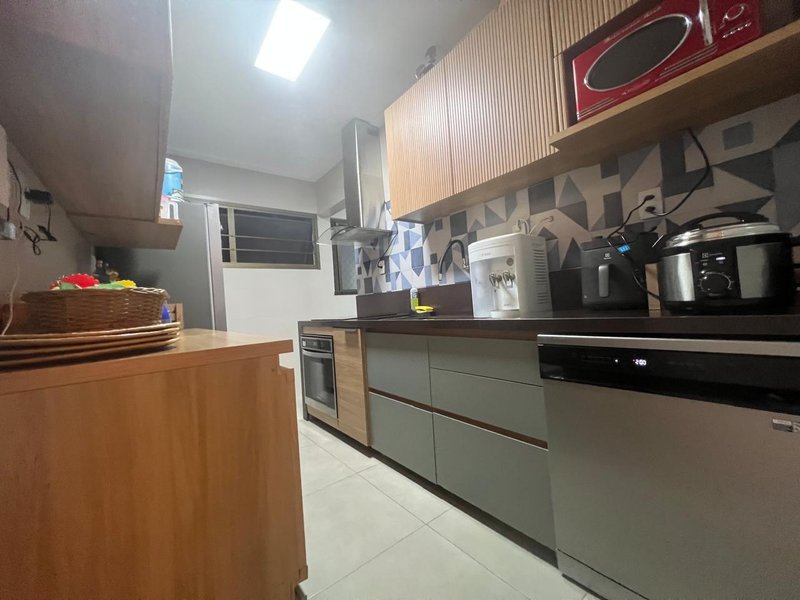 APARTAMENTO VISTA MAR PARCIAL 2 QUARTOS SU&Iacute;TE GABINETE GARAGEM &Agrave; VENDA NA GRA&Ccedil;A! Rua Humberto de Campos Salvador - 