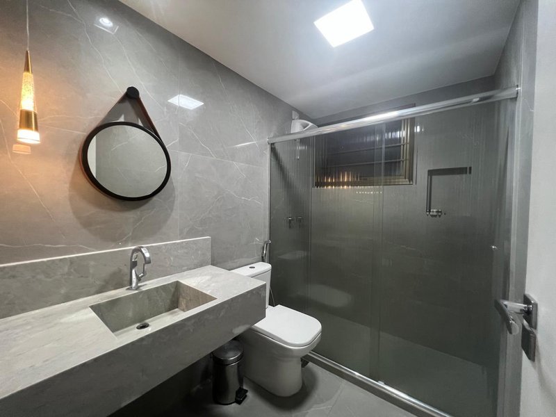 APARTAMENTO VISTA MAR PARCIAL 2 QUARTOS SU&Iacute;TE GABINETE GARAGEM &Agrave; VENDA NA GRA&Ccedil;A! Rua Humberto de Campos Salvador - 