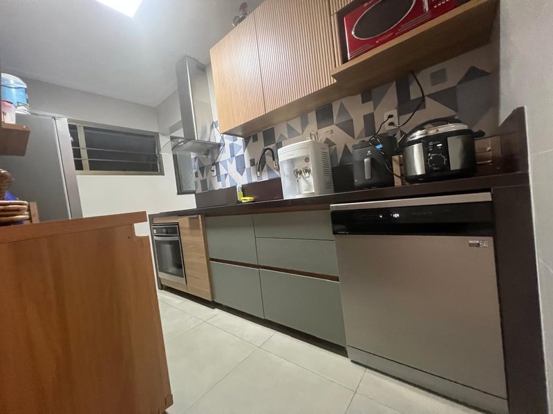 APARTAMENTO VISTA MAR PARCIAL 2 QUARTOS SU&Iacute;TE GABINETE GARAGEM &Agrave; VENDA NA GRA&Ccedil;A! Rua Humberto de Campos Salvador - 