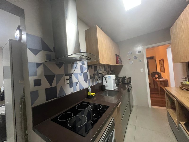 APARTAMENTO VISTA MAR PARCIAL 2 QUARTOS SU&Iacute;TE GABINETE GARAGEM &Agrave; VENDA NA GRA&Ccedil;A! Rua Humberto de Campos Salvador - 