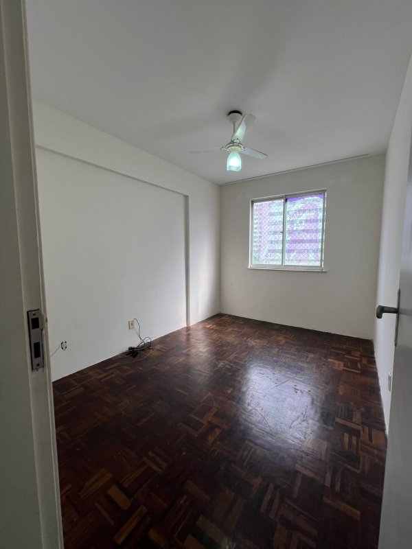APARTAMENTO 2 QUARTOS SU&Iacute;TE GABINETE SALA INTEGRADA &Aacute; VARANDA &Agrave; VENDA NO CANDEAL! Rua Alexandrina Ramalho Salvador - 