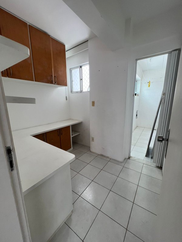 APARTAMENTO 2 QUARTOS SU&Iacute;TE GABINETE SALA INTEGRADA &Aacute; VARANDA &Agrave; VENDA NO CANDEAL! Rua Alexandrina Ramalho Salvador - 