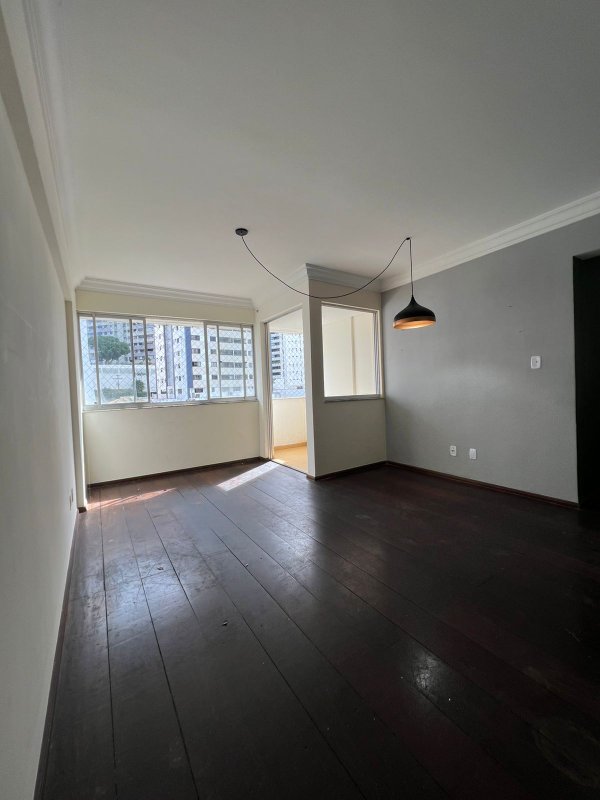 APARTAMENTO 2 QUARTOS SU&Iacute;TE GABINETE SALA INTEGRADA &Aacute; VARANDA &Agrave; VENDA NO CANDEAL! Rua Alexandrina Ramalho Salvador - 