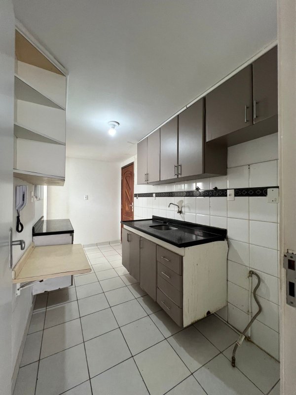 APARTAMENTO 2 QUARTOS SU&Iacute;TE GABINETE SALA INTEGRADA &Aacute; VARANDA &Agrave; VENDA NO CANDEAL! Rua Alexandrina Ramalho Salvador - 