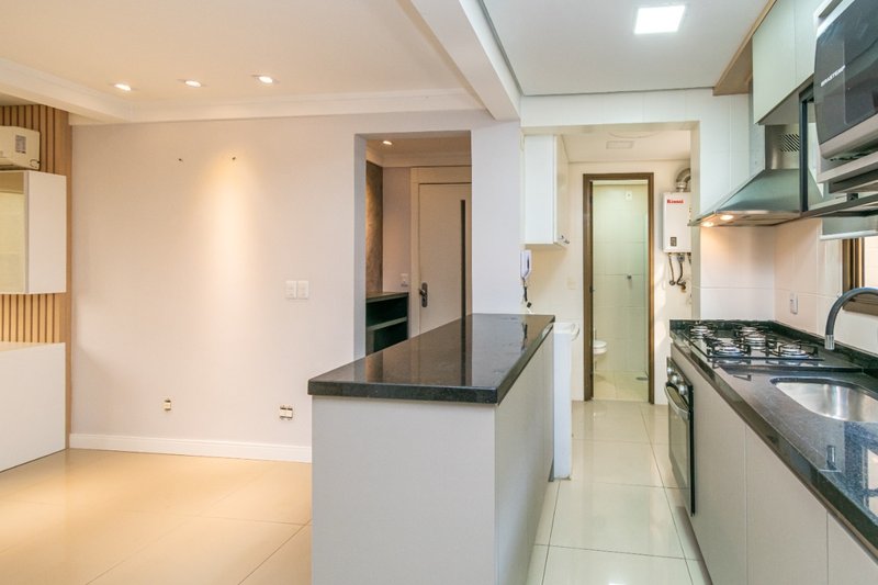 R$ 600.000 - LINDO APARTAMENTO - REFORMADO - 64M2 - 2 DORM - 1 VAGA Avenida Soledade Porto Alegre - 