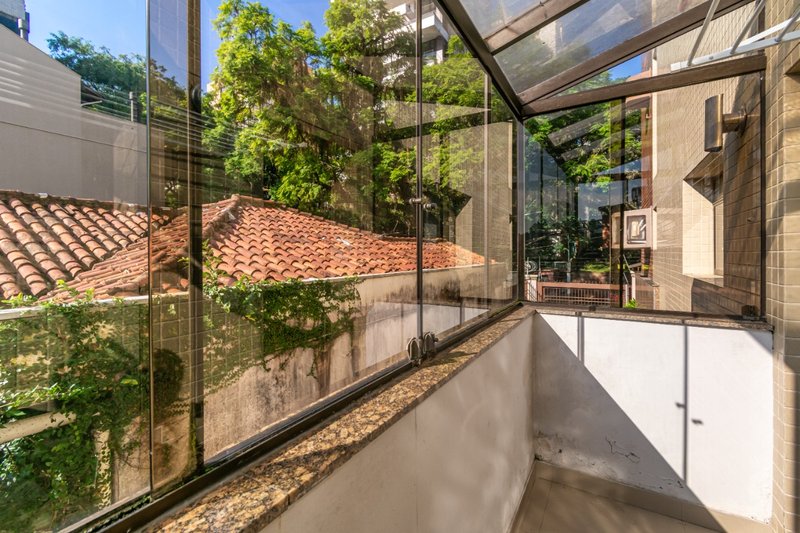 R$ 600.000 - LINDO APARTAMENTO - REFORMADO - 64M2 - 2 DORM - 1 VAGA Avenida Soledade Porto Alegre - 