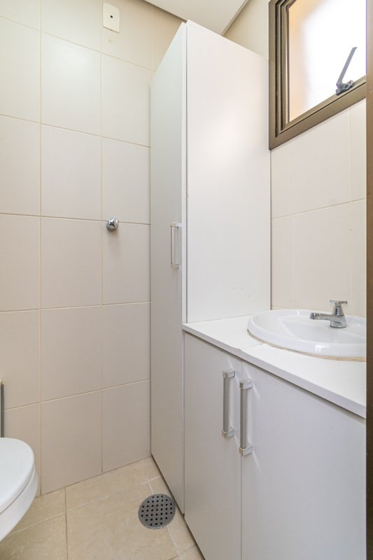 R$ 600.000 - LINDO APARTAMENTO - REFORMADO - 64M2 - 2 DORM - 1 VAGA Avenida Soledade Porto Alegre - 