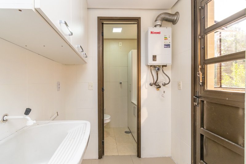 R$ 600.000 - LINDO APARTAMENTO - REFORMADO - 64M2 - 2 DORM - 1 VAGA Avenida Soledade Porto Alegre - 