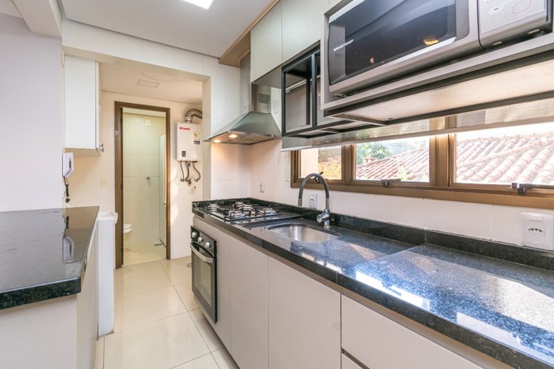 R$ 600.000 - LINDO APARTAMENTO - REFORMADO - 64M2 - 2 DORM - 1 VAGA Avenida Soledade Porto Alegre - 