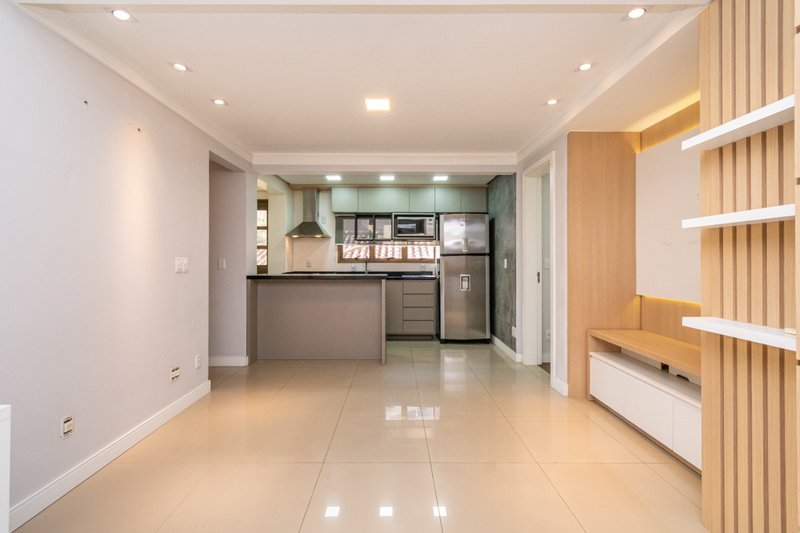 R$ 600.000 - LINDO APARTAMENTO - REFORMADO - 64M2 - 2 DORM - 1 VAGA Avenida Soledade Porto Alegre - 