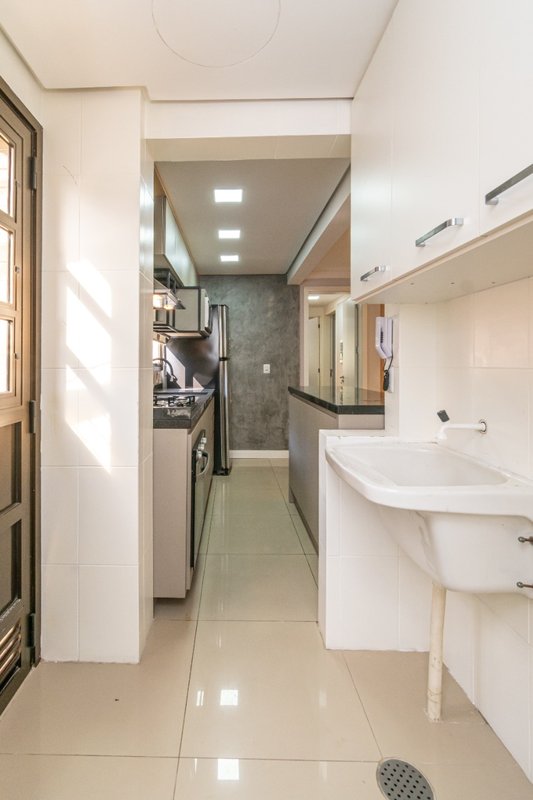 R$ 600.000 - LINDO APARTAMENTO - REFORMADO - 64M2 - 2 DORM - 1 VAGA Avenida Soledade Porto Alegre - 