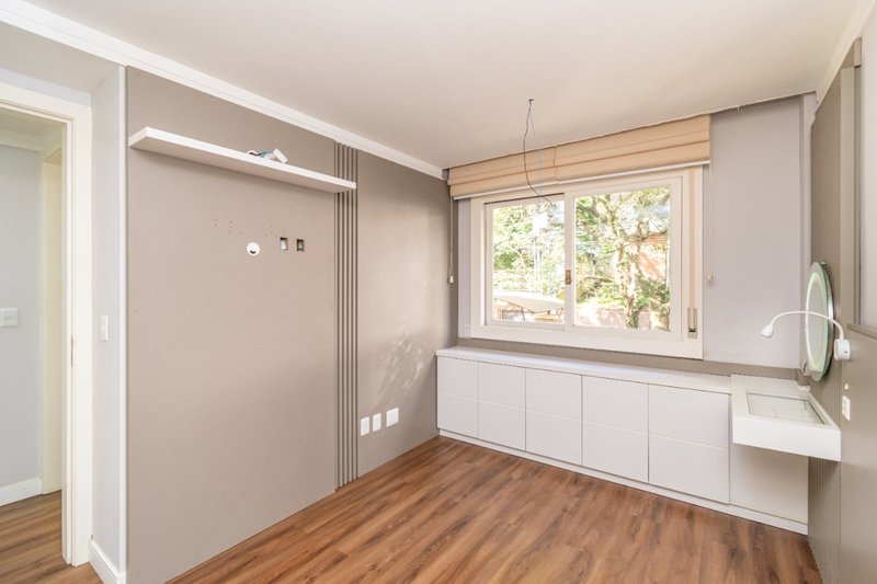 R$ 600.000 - LINDO APARTAMENTO - REFORMADO - 64M2 - 2 DORM - 1 VAGA Avenida Soledade Porto Alegre - 