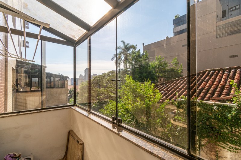 R$ 600.000 - LINDO APARTAMENTO - REFORMADO - 64M2 - 2 DORM - 1 VAGA Avenida Soledade Porto Alegre - 