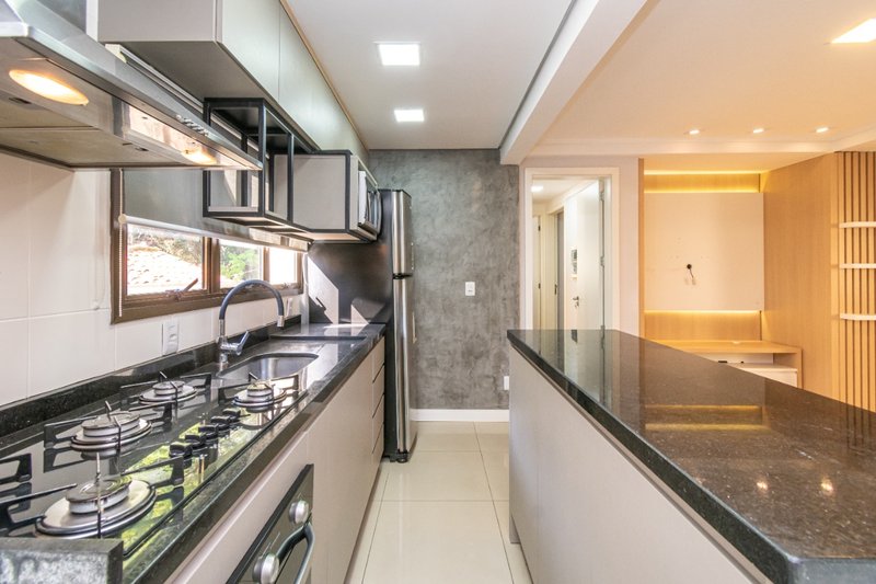 R$ 600.000 - LINDO APARTAMENTO - REFORMADO - 64M2 - 2 DORM - 1 VAGA Avenida Soledade Porto Alegre - 