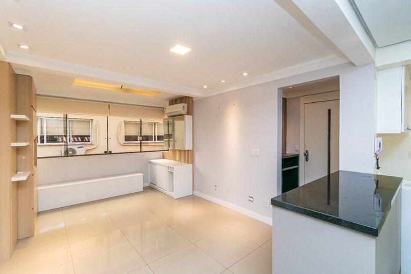 R$ 600.000 - LINDO APARTAMENTO - REFORMADO - 64M2 - 2 DORM - 1 VAGA Avenida Soledade Porto Alegre - 