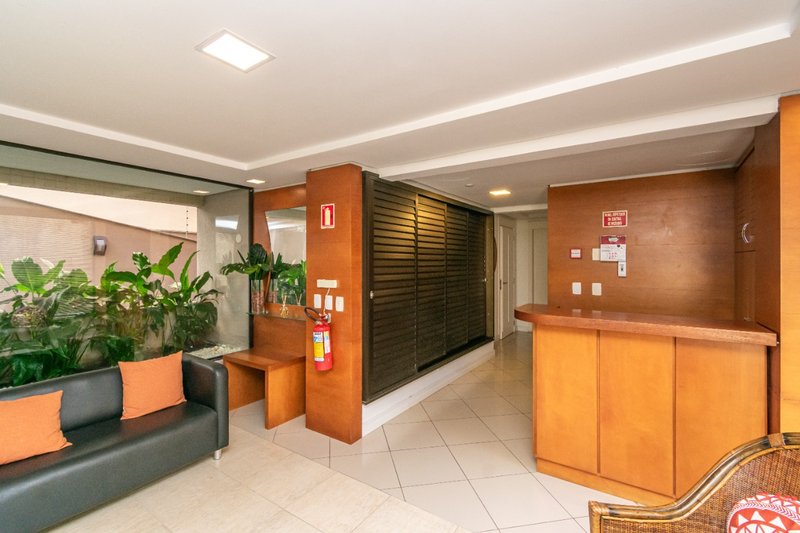 R$ 600.000 - LINDO APARTAMENTO - REFORMADO - 64M2 - 2 DORM - 1 VAGA Avenida Soledade Porto Alegre - 