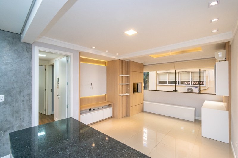 R$ 600.000 - LINDO APARTAMENTO - REFORMADO - 64M2 - 2 DORM - 1 VAGA Avenida Soledade Porto Alegre - 