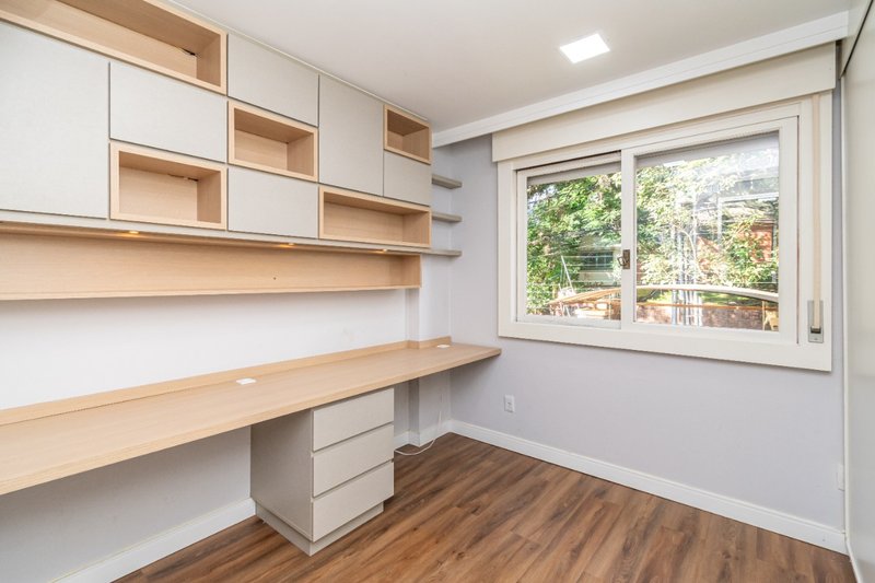 R$ 600.000 - LINDO APARTAMENTO - REFORMADO - 64M2 - 2 DORM - 1 VAGA Avenida Soledade Porto Alegre - 