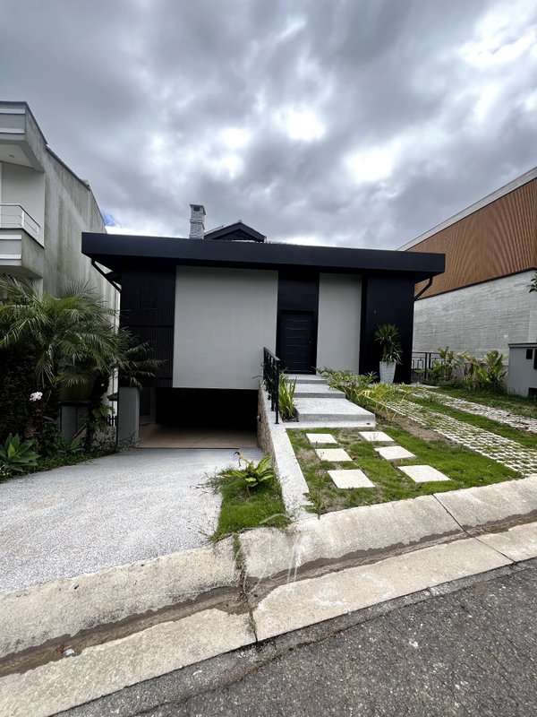 Casa no Condomínio Swiss Park em SBC  - 511m2 -  04 Suítes - 04 vagas  São Bernardo do Campo - 