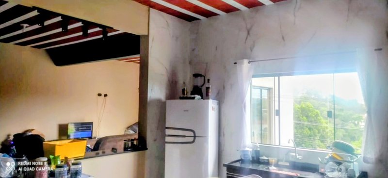 Casa com vista para a represa à venda no Jd. Rosa Helena  Igaratá - 