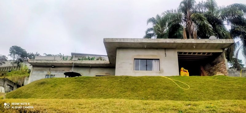 Casa com vista para a represa à venda no Jd. Rosa Helena  Igaratá - 