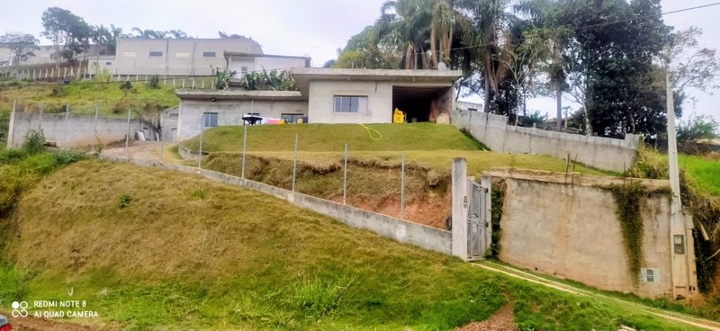 Casa com vista para a represa à venda no Jd. Rosa Helena  Igaratá - 