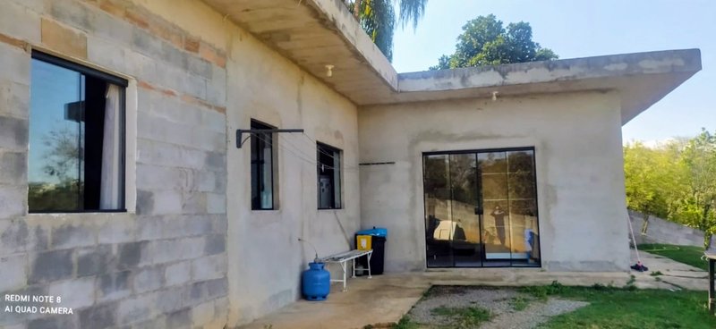 Casa com vista para a represa à venda no Jd. Rosa Helena  Igaratá - 