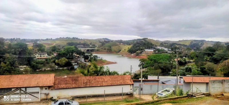 Casa com vista para a represa à venda no Jd. Rosa Helena  Igaratá - 