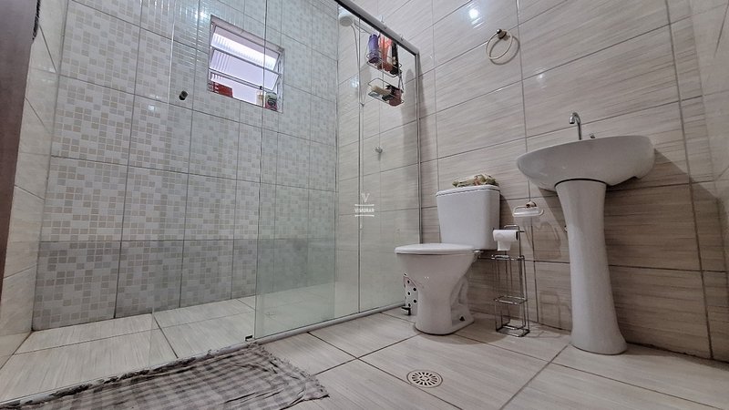 Casa 2 dormit&oacute;rios sendo 1 su&iacute;te + 5 vagas de garagem  Guarulhos - 