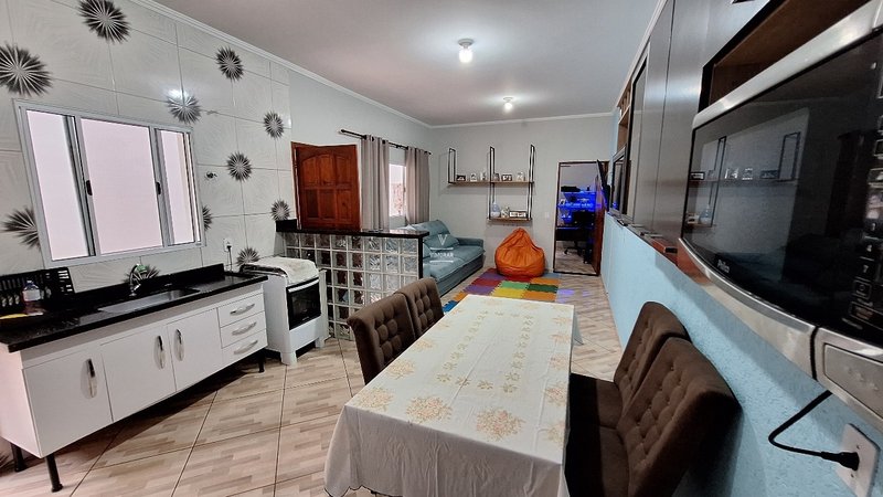 Casa 2 dormit&oacute;rios sendo 1 su&iacute;te + 5 vagas de garagem  Guarulhos - 