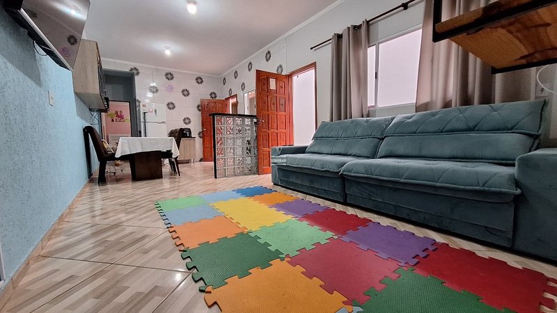 Casa 2 dormit&oacute;rios sendo 1 su&iacute;te + 5 vagas de garagem  Guarulhos - 