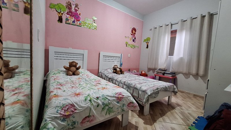 Casa 2 dormit&oacute;rios sendo 1 su&iacute;te + 5 vagas de garagem  Guarulhos - 