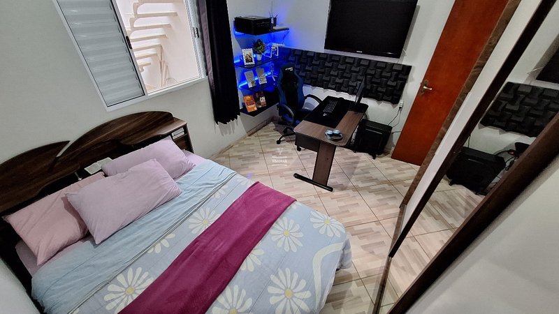 Casa 2 dormit&oacute;rios sendo 1 su&iacute;te + 5 vagas de garagem  Guarulhos - 