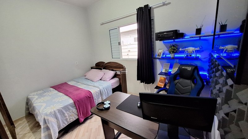 Casa 2 dormit&oacute;rios sendo 1 su&iacute;te + 5 vagas de garagem  Guarulhos - 