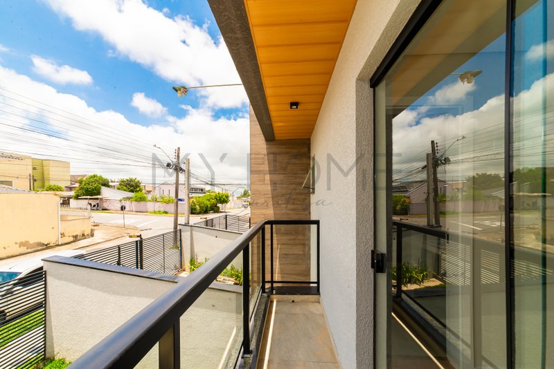 CASA &Agrave; VENDA NO ALTO BOQUEIR&Atilde;O COM 3 QUARTOS E 1 SU&Iacute;TE Rua Expedicionário Bruno Estrifica Curitiba - 