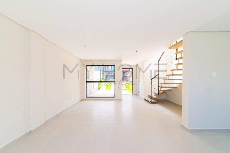 CASA &Agrave; VENDA NO ALTO BOQUEIR&Atilde;O COM 3 QUARTOS E 1 SU&Iacute;TE Rua Expedicionário Bruno Estrifica Curitiba - 