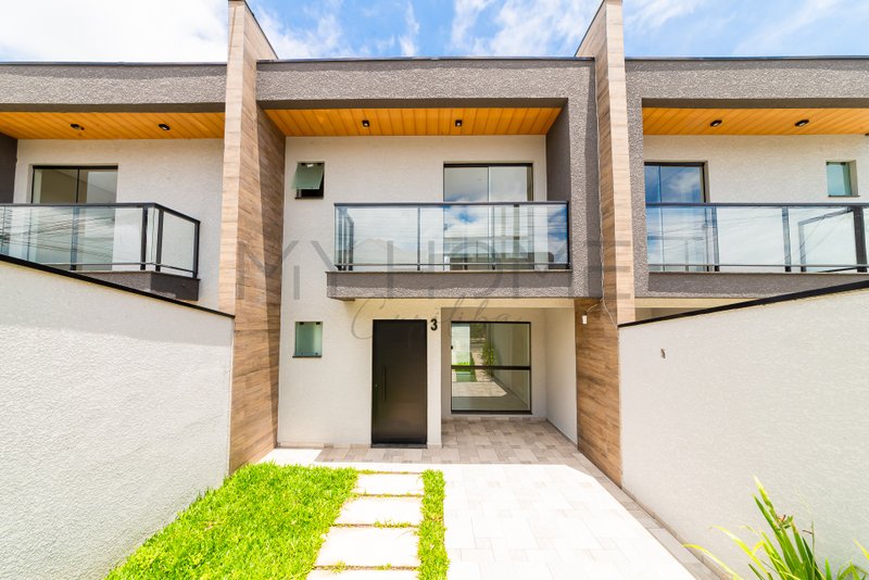 CASA &Agrave; VENDA NO ALTO BOQUEIR&Atilde;O COM 3 QUARTOS E 1 SU&Iacute;TE Rua Expedicionário Bruno Estrifica Curitiba - 