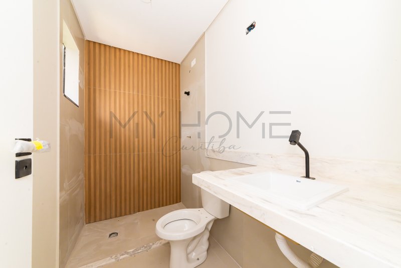 CASA &Agrave; VENDA NO ALTO BOQUEIR&Atilde;O COM 3 QUARTOS E 1 SU&Iacute;TE Rua Expedicionário Bruno Estrifica Curitiba - 