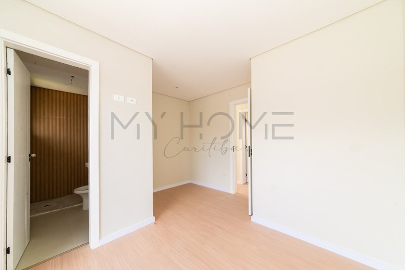 CASA &Agrave; VENDA NO ALTO BOQUEIR&Atilde;O COM 3 QUARTOS E 1 SU&Iacute;TE Rua Expedicionário Bruno Estrifica Curitiba - 