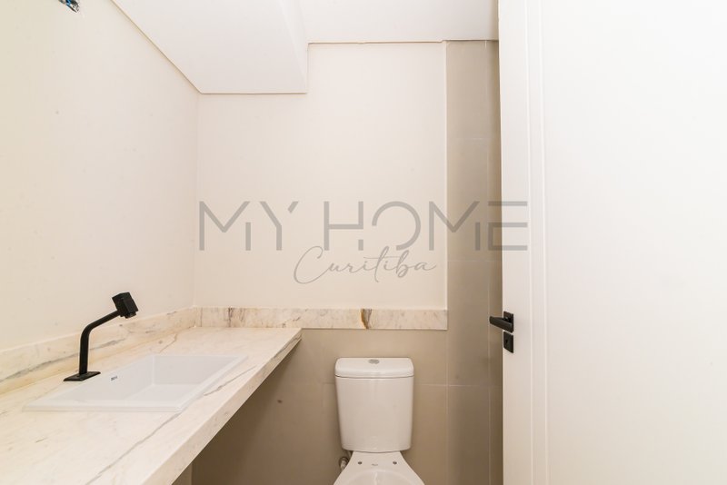 CASA &Agrave; VENDA NO ALTO BOQUEIR&Atilde;O COM 3 QUARTOS E 1 SU&Iacute;TE Rua Expedicionário Bruno Estrifica Curitiba - 