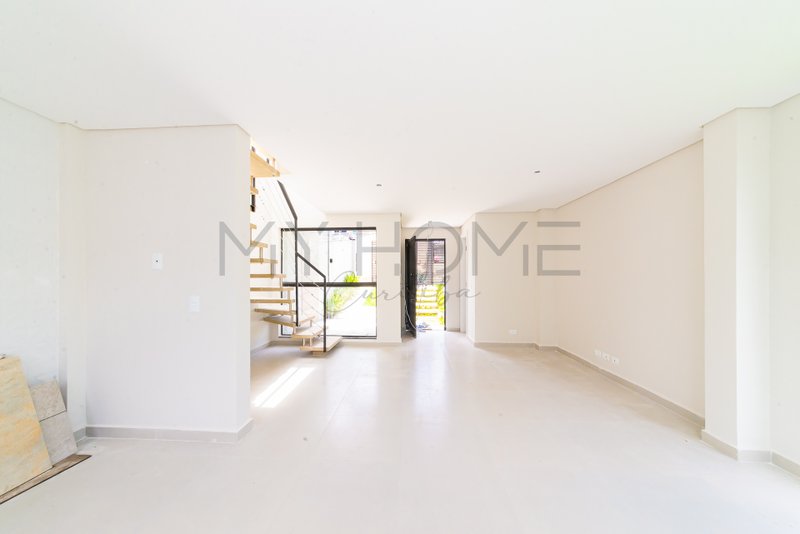 CASA &Agrave; VENDA NO ALTO BOQUEIR&Atilde;O COM 3 QUARTOS, 1 SU&Iacute;TE E QUINTAL Rua Expedicionário Bruno Estrifica Curitiba - 