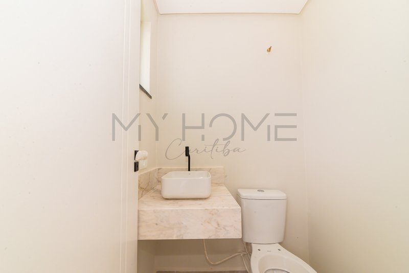 CASA &Agrave; VENDA NO ALTO BOQUEIR&Atilde;O COM 3 QUARTOS, 1 SU&Iacute;TE E QUINTAL Rua Expedicionário Bruno Estrifica Curitiba - 