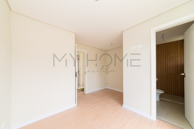 CASA &Agrave; VENDA NO ALTO BOQUEIR&Atilde;O COM 3 QUARTOS, 1 SU&Iacute;TE E QUINTAL Rua Expedicionário Bruno Estrifica Curitiba - 