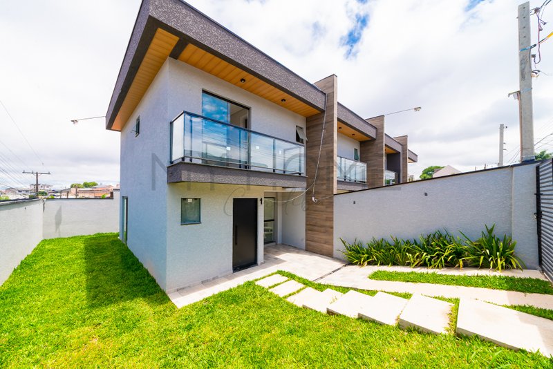 CASA &Agrave; VENDA NO ALTO BOQUEIR&Atilde;O COM 3 QUARTOS, 1 SU&Iacute;TE E QUINTAL Rua Expedicionário Bruno Estrifica Curitiba - 