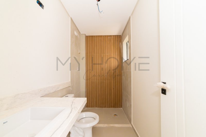 CASA &Agrave; VENDA NO ALTO BOQUEIR&Atilde;O COM 3 QUARTOS, 1 SU&Iacute;TE E QUINTAL Rua Expedicionário Bruno Estrifica Curitiba - 