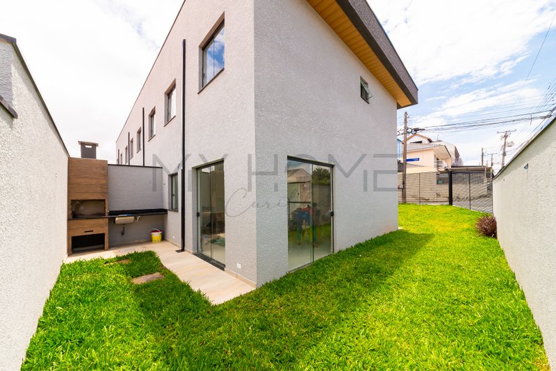 CASA &Agrave; VENDA NO ALTO BOQUEIR&Atilde;O COM 3 QUARTOS, 1 SU&Iacute;TE E QUINTAL Rua Expedicionário Bruno Estrifica Curitiba - 